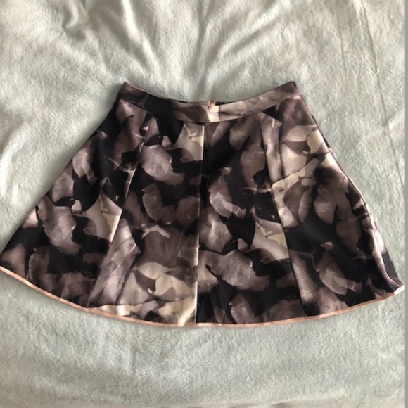 Mossimo Skirt - Picture 3 of 7